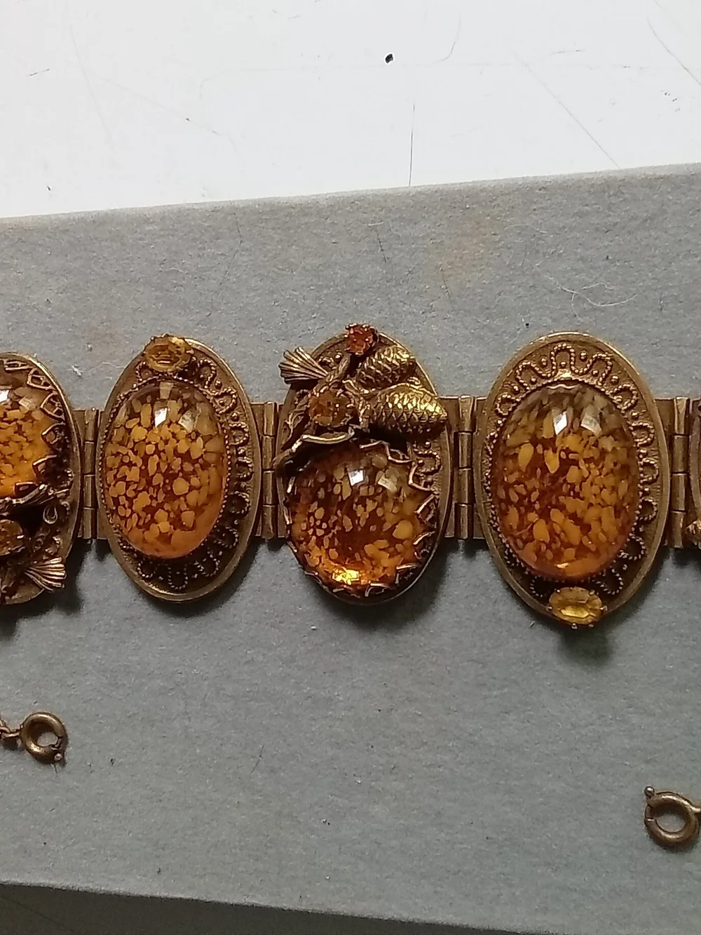 Vintage Ornate Faux Amber Panel Link Bracelet Gold Tone Pinecone‎ Rhinestone